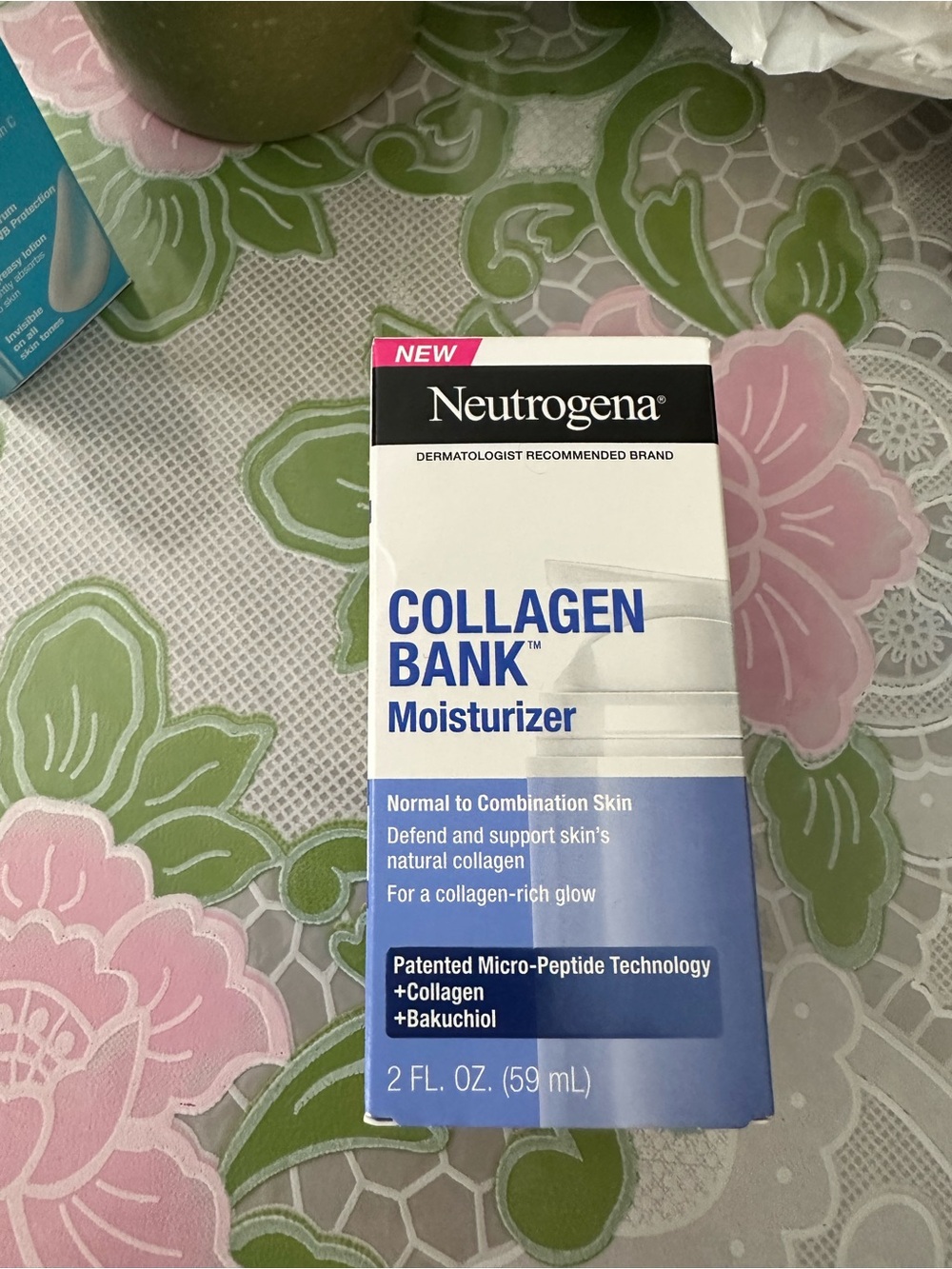 Neutrogena Collagen Bank Moisturizer - Blue and White
